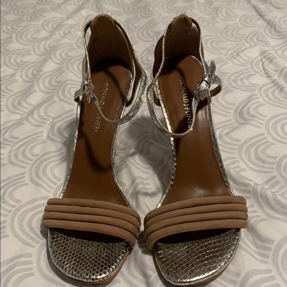 EUC! Donald J. Pliner, Size 9.5 Leather High Heel (Worn Once)
